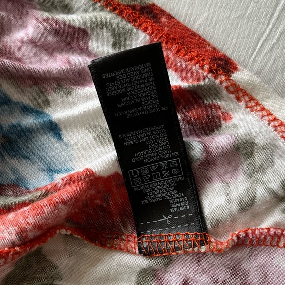 FOREVER 21 floral hi-low top with tail & open back - Picture 8 of 8